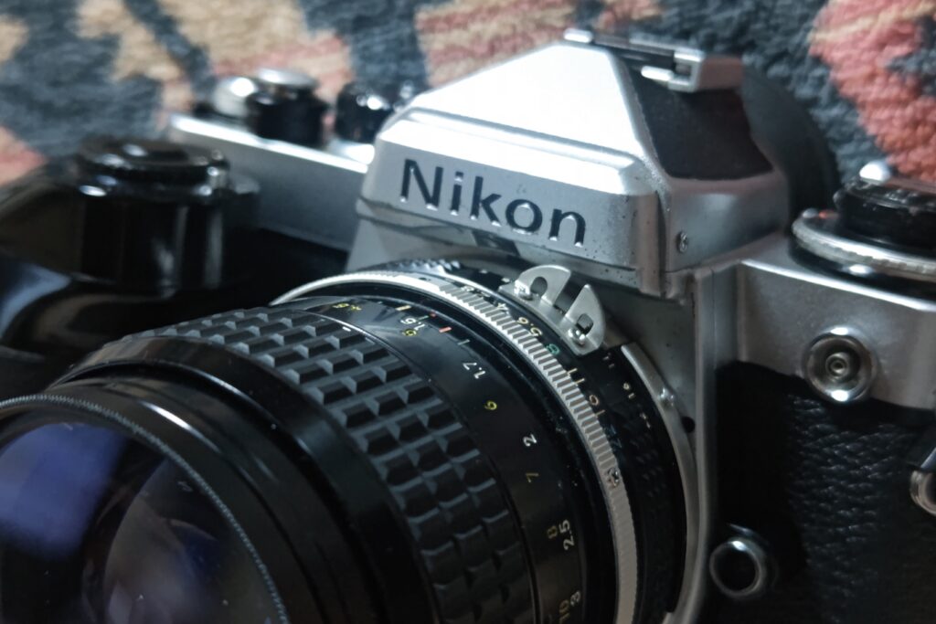 ジャンクカメラで遊ぼう】Nikon FE、Ａi-ＮIKKOR 85mm F2 - PHOTOWALK 
